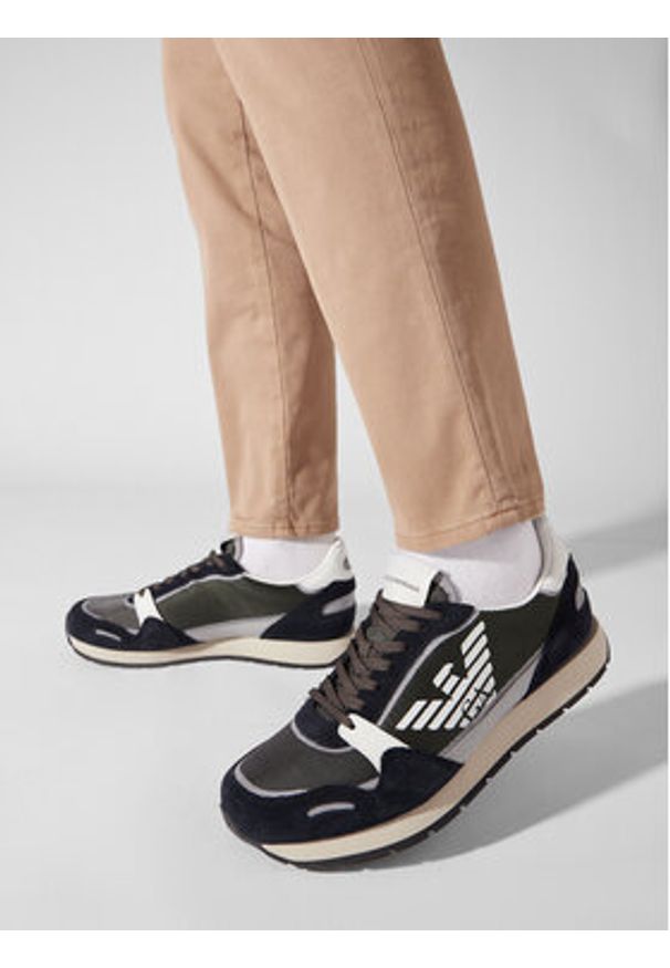 Emporio Armani Sneakersy X4X537 XM678 Q446 Khaki. Kolor: brązowy. Materiał: skóra, zamsz