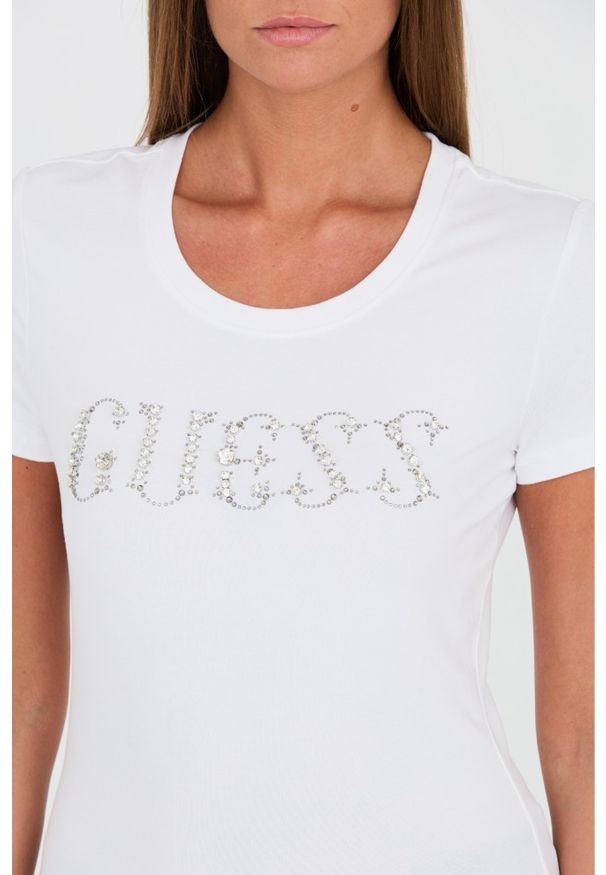 Guess - GUESS Biały damski t-shirt bawełniany Stones Logo Tee, Rozmiar L. Kolor: biały. Materiał: bawełna