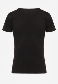 Born2be - Czarny T-shirt Nysalphia. Kolor: czarny. Materiał: elastan, bawełna, dzianina. Długość rękawa: krótki rękaw. Długość: krótkie. Styl: klasyczny #3