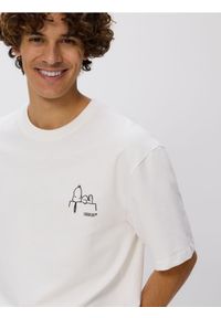 Reserved - Bawełniany t-shirt Snoopy - złamana biel. Materiał: bawełna