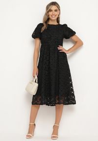 Born2be - Czarna Rozkloszowana Sukienka z Przeźroczystym Tiulem z Ozdobnym Wzorem Exbia. Typ kołnierza: dekolt w łódkę. Kolor: czarny. Materiał: tiul. Wzór: ażurowy. Styl: klasyczny, elegancki #5