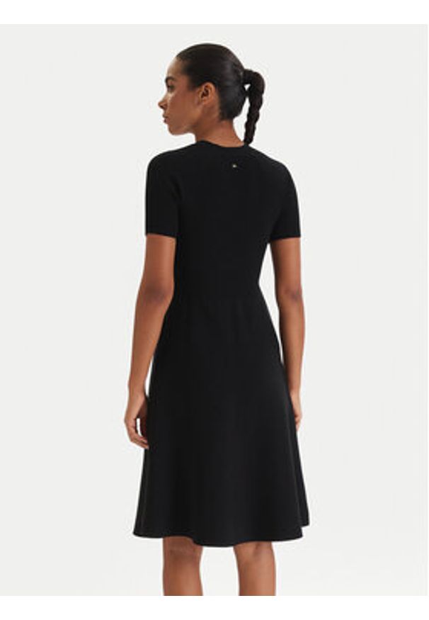 Armani Exchange Sukienka dzianinowa XW001885 AF10352 Czarny Regular Fit. Kolor: czarny. Materiał: syntetyk