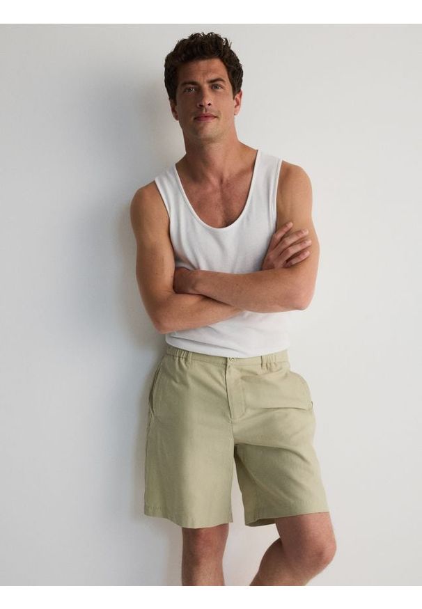 Reserved - Szorty relaxed jogger - jasnozielony. Kolor: zielony. Materiał: bawełna, wiskoza