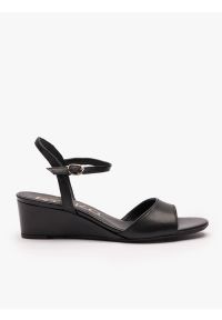 Ryłko - Czarne sandały na koturnie. Nosek buta: okrągły. Zapięcie: sprzączka. Kolor: czarny. Materiał: skóra. Sezon: lato. Obcas: na koturnie. Styl: street, elegancki #1
