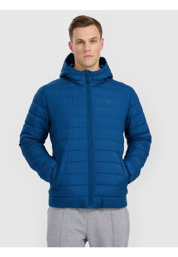 4f - 4F Kurtka puchowa z wypełnieniem syntetycznym męska - granatowa XXL. Okazja: na co dzień. Typ kołnierza: kołnierzyk stójkowy. Kolor: niebieski. Materiał: syntetyk, puch. Długość: długie. Styl: elegancki, casual, klasyczny, sportowy