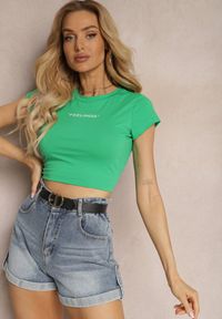 Renee - Zielony T-shirt o Dopasowanym Fasonie Cropped z Napisem Zaloella. Okazja: na co dzień. Kolor: zielony. Materiał: jeans. Wzór: napisy. Styl: klasyczny, casual #5