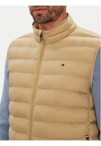 TOMMY HILFIGER - Tommy Hilfiger Kamizelka MW0MW37677 Beżowy Regular Fit. Kolor: beżowy. Materiał: syntetyk