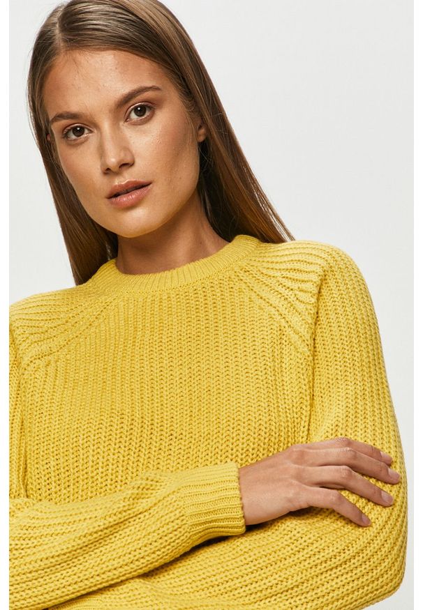 Vero Moda - Sweter. Okazja: na co dzień. Kolor: żółty. Materiał: dzianina, akryl. Długość rękawa: długi rękaw. Długość: długie. Wzór: gładki. Styl: casual