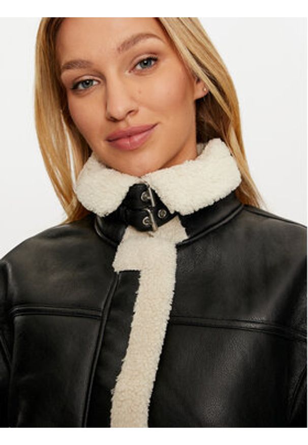 Pieces Kurtka z imitacji skóry Janelle 17141595 Czarny Regular Fit. Kolor: czarny. Materiał: skóra