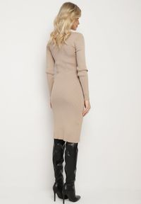 Born2be - Beżowa Sukienka z Dzianiny z Wiskozą o Dopasowanym Kroju z Rozcięciem i Guzikami Vilavia. Okazja: na co dzień. Kolor: beżowy. Materiał: wiskoza, dzianina. Wzór: aplikacja. Typ sukienki: proste. Styl: casual, elegancki #5