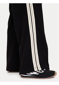 Guess Spodnie dresowe V5BB16 KCX52 Czarny Wide Leg. Kolor: czarny. Materiał: syntetyk #4