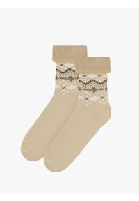 Ryłko - Beżowe skarpetki świąteczne unisex w śnieżynki. Kolor: beżowy. Materiał: tkanina. Wzór: aplikacja #1