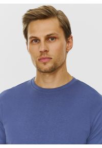 Pako Lorente - PAKO LORENTE – Bawełniany granatowy t-shirt z okrągłym dekoltem. Okazja: na co dzień. Kolor: beżowy, niebieski. Materiał: bawełna. Styl: casual #3