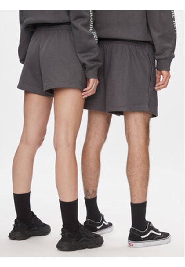 Reebok Szorty sportowe Classics Good Vibes Shorts HT6118 Szary. Kolor: szary. Materiał: bawełna