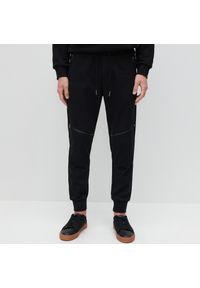 Reserved - Spodnie jogger slim - Czarny. Kolor: czarny #1