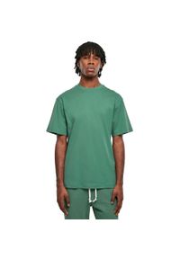 Urban Classics - Koszulka Męska Gładka Taliowana. Kolor: zielony. Wzór: gładki. Sport: turystyka piesza #1