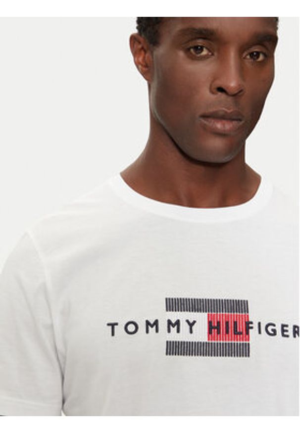 TOMMY HILFIGER - Tommy Hilfiger T-Shirt MW0MW36455 Biały Regular Fit. Kolor: biały. Materiał: bawełna