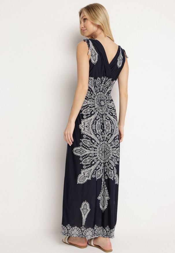 Born2be - Granatowa Sukienka w Stylu Boho z Gumką w Pasie i Troczkami na Ramionach Aretava. Okazja: na co dzień. Typ kołnierza: dekolt w łódkę. Kolor: niebieski. Typ sukienki: proste. Styl: boho