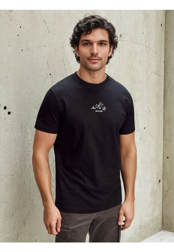 Sinsay - Bawełniana koszulka z nadrukiem - czarny. Kolor: czarny. Materiał: bawełna. Wzór: nadruk