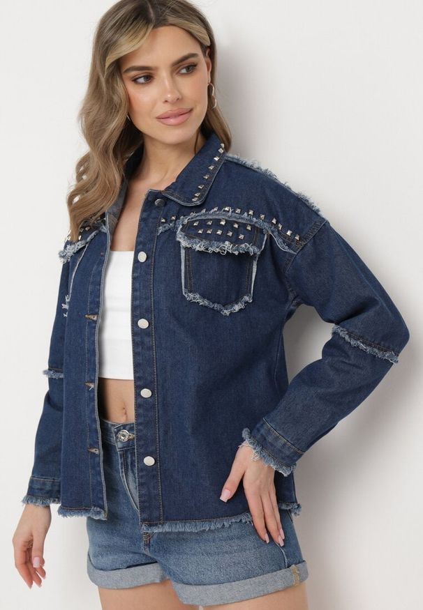 Born2be - Granatowa Bawełniana Kurtka Jeansowa z Ćwiekami Quintilla. Okazja: na co dzień. Kolor: niebieski. Materiał: jeans, bawełna. Styl: rockowy, casual