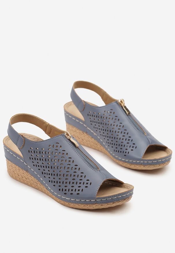 Born2be - Niebieskie Sandały Vices na Koturnie z Ozdobnym Suwakiem Ovilore. Okazja: na co dzień. Kolor: niebieski. Materiał: jeans. Sezon: lato, wiosna. Obcas: na koturnie. Styl: casual