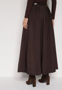 Born2be - Brązowa Wiskozowa Spódnica o Rozkloszowanym Kroju z Paskiem z Klamrą Lawedisa. Okazja: na co dzień, do pracy, na spotkanie biznesowe. Kolor: brązowy. Materiał: wiskoza. Styl: biznesowy, klasyczny, casual, elegancki #3
