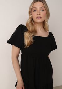 Born2be - Czarna Wiskozowa Sukienka z Bufiastymi Rękawami i Marszczoną Górą Liones. Okazja: na co dzień. Kolor: czarny. Materiał: wiskoza. Długość rękawa: krótki rękaw. Sezon: lato. Typ sukienki: proste. Styl: wakacyjny, casual #3