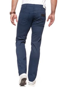 Wrangler - WRANGLER SPODNIE MĘSKIE GREENSBORO NAVY W15QGE114. Materiał: materiał #4