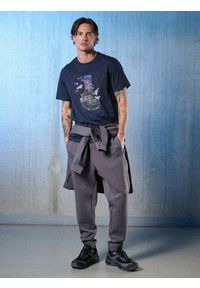 4f - 4F T-shirt regular z nadrukiem męski - granatowa S. Okazja: na co dzień. Kolor: niebieski. Materiał: materiał. Wzór: nadruk. Styl: casual #2