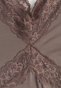 Renee - Brązowa Wiskozowa Sukienka Wieczorowa z Falbanami Koronką i Wiązanym Trenem Lenivna. Okazja: na ślub cywilny, na wesele. Kolor: brązowy. Materiał: wiskoza, koronka. Wzór: koronka. Styl: wizytowy #8