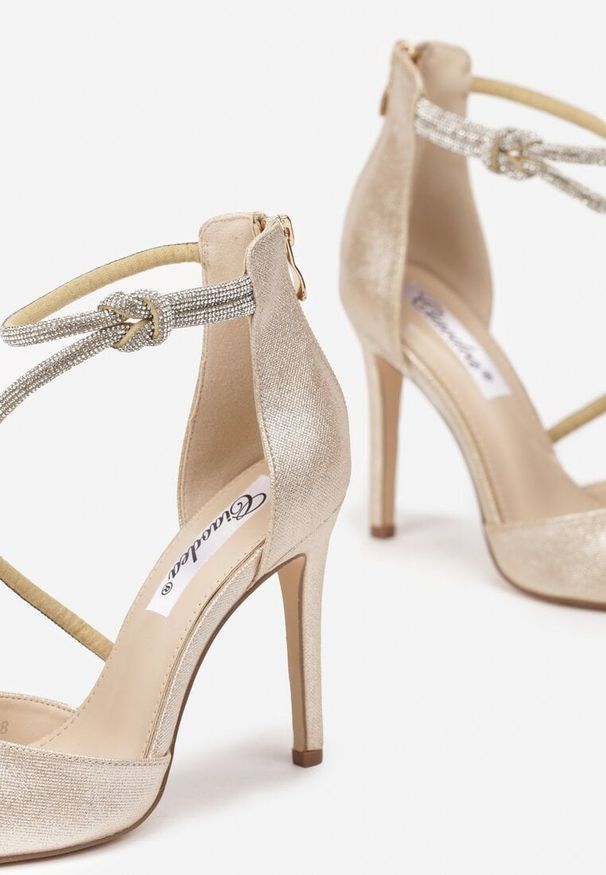 Renee - Złote Eleganckie Szpilki z Cyrkoniowymi Paskami Alennia. Zapięcie: pasek. Kolor: złoty. Materiał: jeans. Obcas: na szpilce. Styl: elegancki. Wysokość obcasa: średni
