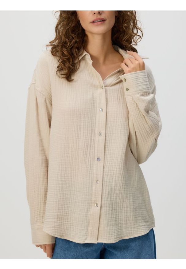 Reserved - Koszula oversize z bawełnianego muślinu - beżowy. Kolor: beżowy. Materiał: bawełna