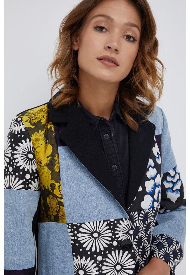 Desigual Płaszcz z domieszką wełny przejściowy. Okazja: na co dzień. Materiał: wełna. Styl: casual, klasyczny