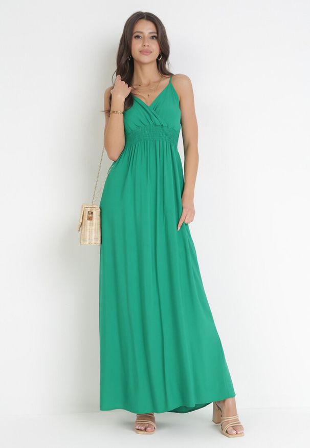 Born2be - Ciemnozielona Sukienka Cadole. Kolor: zielony. Materiał: bawełna. Długość rękawa: na ramiączkach. Typ sukienki: kopertowe. Styl: wakacyjny. Długość: maxi