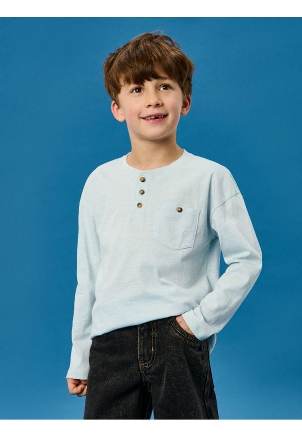 Sinsay - Bawełniana koszulka z ozdobnymi guzikami - niebieski. Kolor: niebieski. Materiał: bawełna