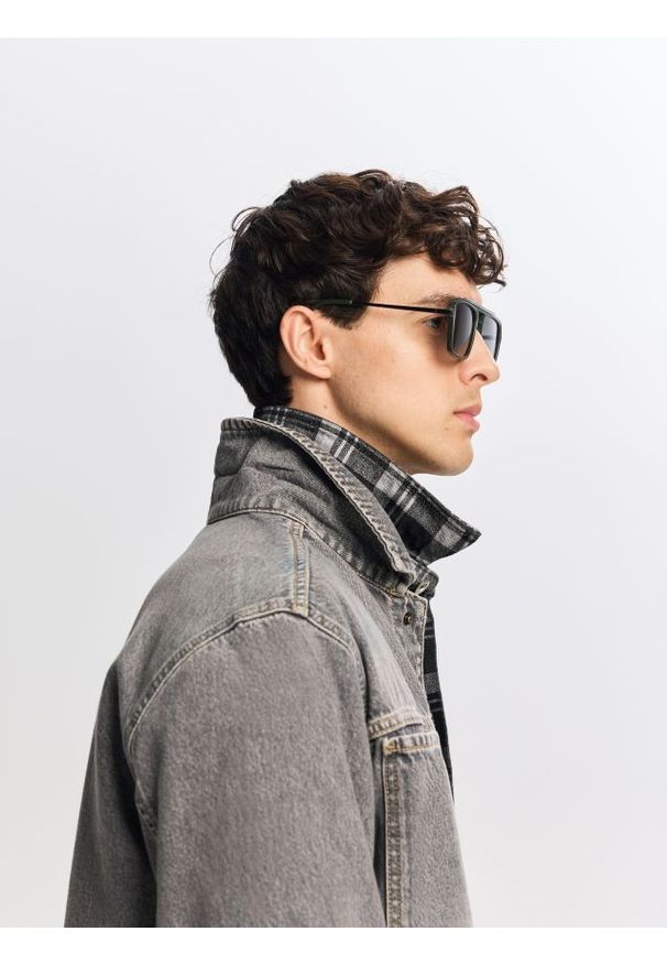 Reserved - Jeansowa koszula comfort fit - jasnoszary. Kolor: szary. Materiał: jeans