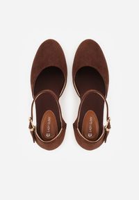 Renee - Brązowe Sandały na Plecionym Koturnie ze Sprzączką Catlinna. Okazja: na co dzień. Zapięcie: sprzączka. Kolor: brązowy. Obcas: na koturnie. Styl: casual, elegancki #6