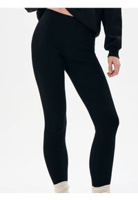 Sinsay - Prążkowane legginsy z gumką w pasie - czarny. Kolor: czarny. Materiał: prążkowany