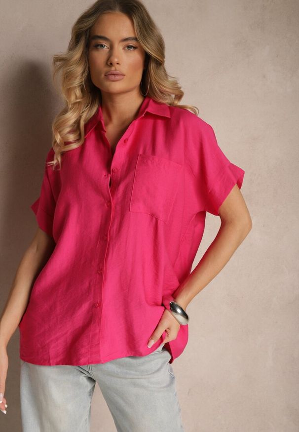 Renee - Fuksjowa Koszula Oversize z Krótkim Rękawem Fendrel. Okazja: na co dzień. Typ kołnierza: kołnierzyk klasyczny. Kolor: różowy. Materiał: jeans. Długość rękawa: krótki rękaw. Długość: krótkie. Styl: klasyczny, casual, elegancki