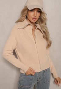 Renee - Beżowy Kardigan z Wełną o Kroju z Golfem i Zapięciem na Zamek Zinfria. Okazja: na spacer, do pracy. Typ kołnierza: golf. Kolor: beżowy. Materiał: wełna. Styl: elegancki
