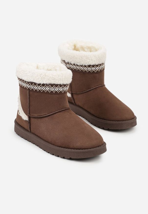 Born2be - Ciemnobrązowe Wsuwane Śniegowce Zdobione Futrem i Haftem Mevittia. Okazja: na co dzień. Zapięcie: bez zapięcia. Kolor: brązowy. Materiał: futro. Wzór: aplikacja, haft. Sezon: zima. Styl: casual, elegancki
