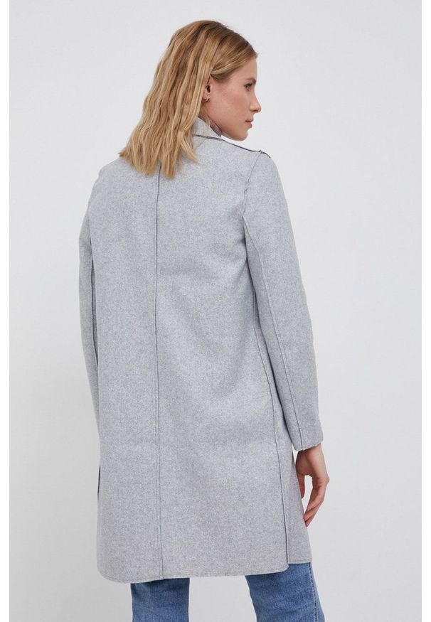 Vero Moda Płaszcz kolor szary przejściowy. Okazja: na co dzień. Kolor: szary. Materiał: poliester. Styl: casual