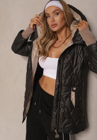 Renee - Czarna Kurtka Ozdobiona Pikowaniem z Rękawami Zakończonymi Ściągaczami i Kapturem Celosira. Okazja: na co dzień, na spacer. Kolor: czarny. Materiał: jeans. Wzór: aplikacja. Styl: casual, elegancki