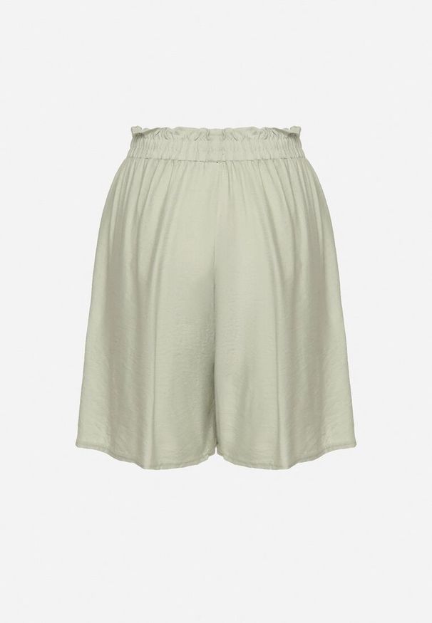 Born2be - Zielone Wiskozowe Szorty z Wysokim Stanem i Paskiem Lumovelle. Okazja: na co dzień. Stan: podwyższony. Kolor: zielony. Materiał: wiskoza. Styl: casual, elegancki