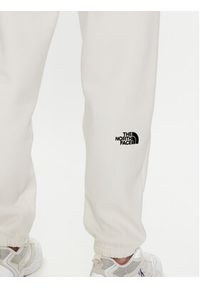 The North Face Spodnie dresowe Essential NF0A7ZJF Écru Relaxed Fit. Materiał: syntetyk