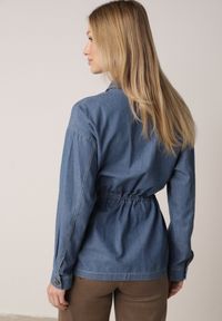 Born2be - Niebieska Bawełniana Koszula ze Ściagaczami w Pasie Lennada. Okazja: na spotkanie biznesowe, do pracy. Kolor: niebieski. Materiał: bawełna. Styl: biznesowy #3