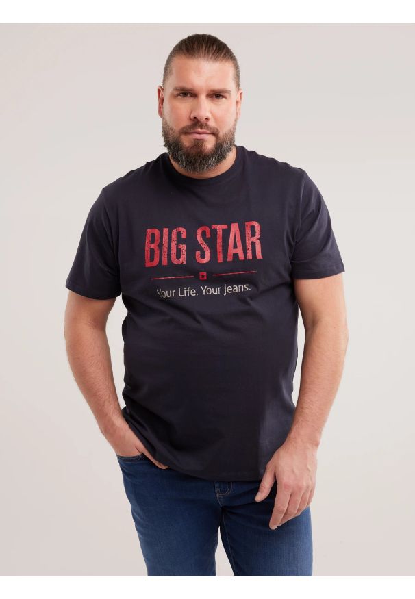 Big-Star - Koszulka męska o klasycznym kroju granatowa Bruno 403. Okazja: na co dzień. Kolor: niebieski. Materiał: jeans, tkanina, denim. Wzór: aplikacja, nadruk, napisy. Styl: klasyczny