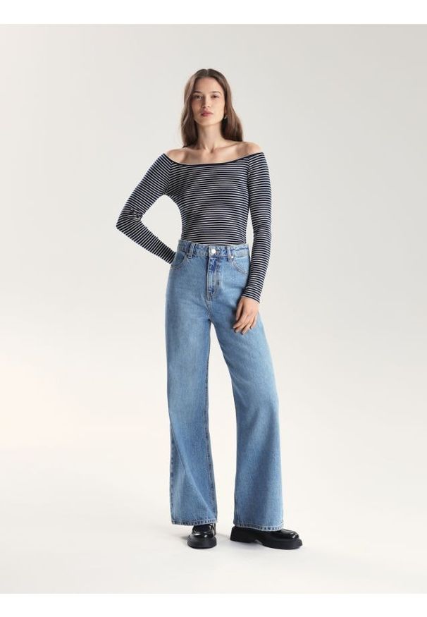 Reserved - Bluzka z prostym dekoltem - wielobarwny. Materiał: dzianina, bawełna. Długość: krótkie