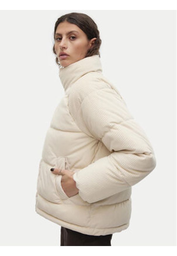 Vero Moda Kurtka zimowa Debbie Sofia 10314894 Beżowy Regular Fit. Kolor: beżowy. Materiał: syntetyk. Sezon: zima