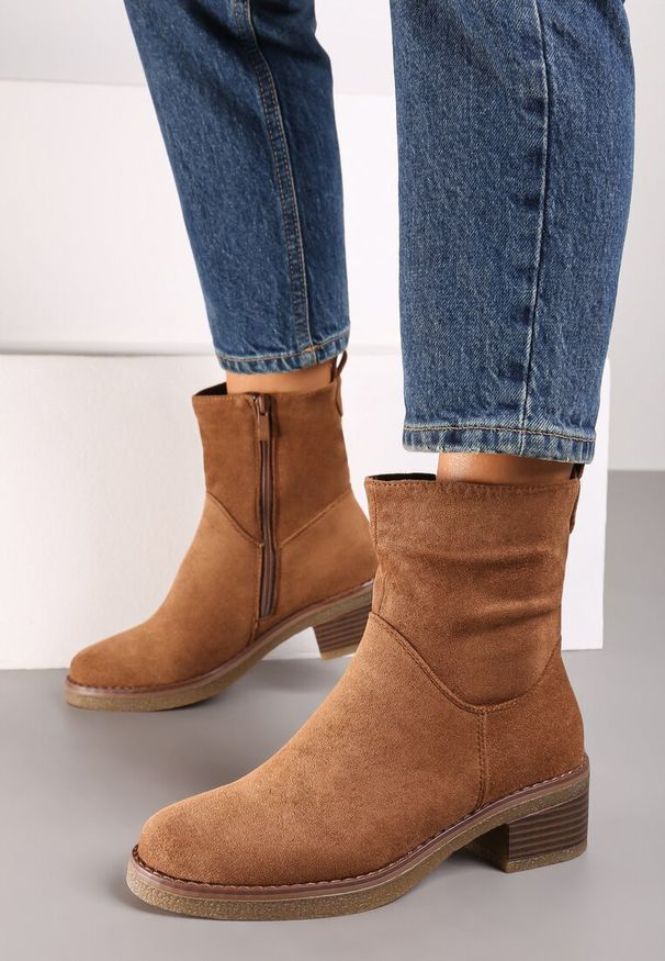 Renee - Brązowe Botki na Słupku z Lekkim Ociepleniem Arreina. Kolor: brązowy. Materiał: jeans. Sezon: jesień, zima. Obcas: na słupku. Styl: wizytowy. Wysokość obcasa: średni